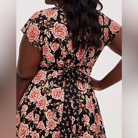 22/24 Torrid Sz 3 Black Floral Challis Button Down Dress Never Worn Like New - Picture 2 of 8